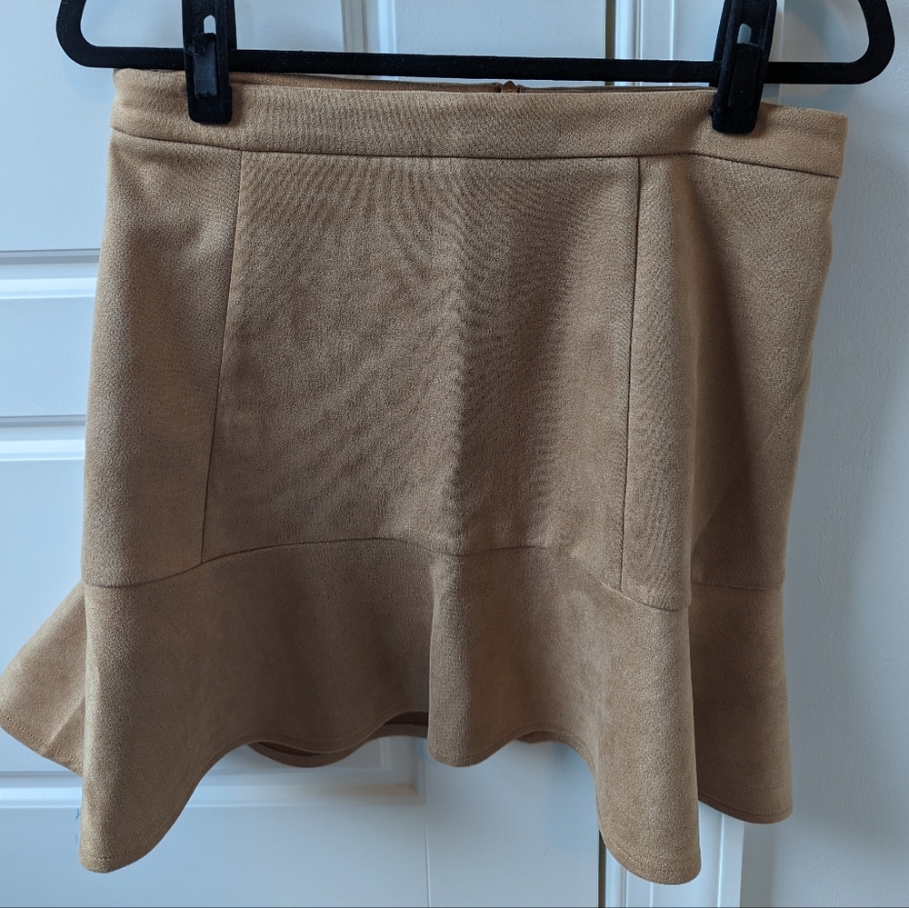 Hem & Thread fit and flare camel colored skirt Size M